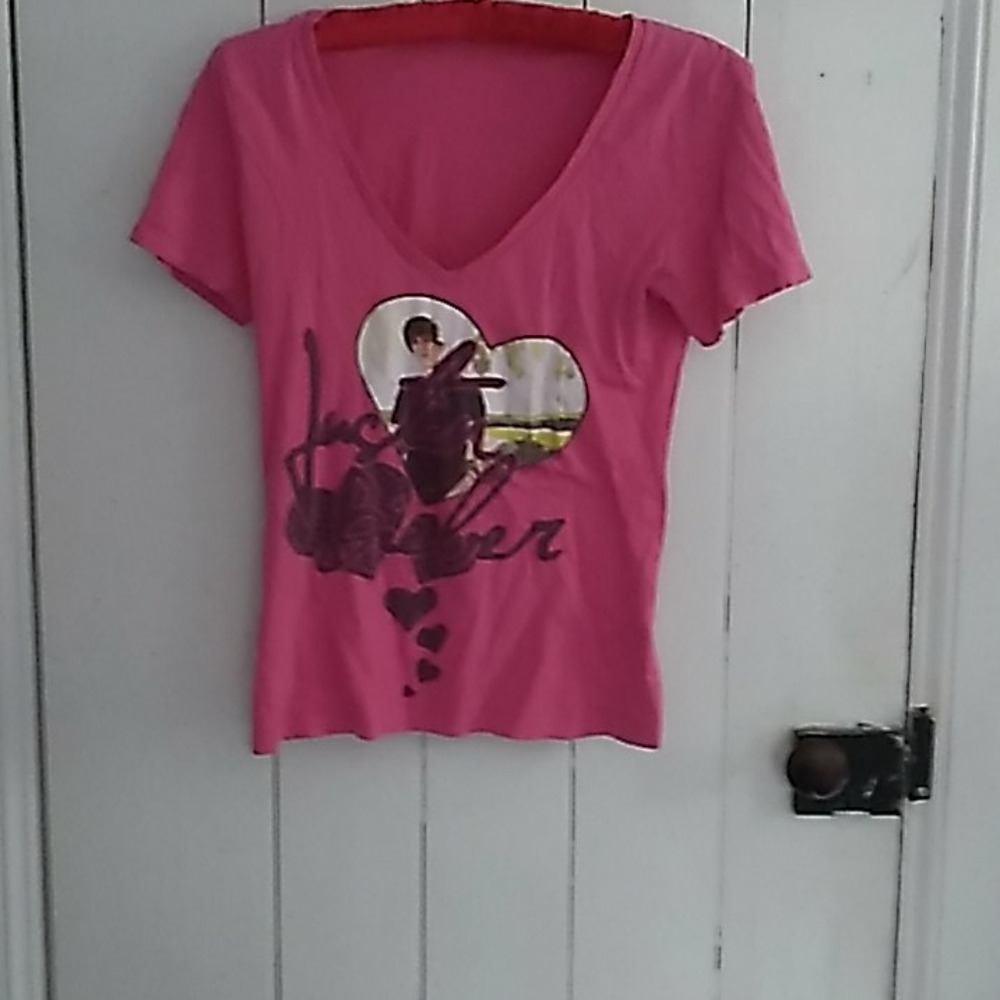 A Justin Bieber shirt